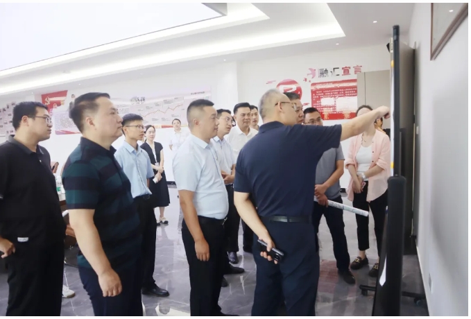 自贡市领导莅临融汇公司调研：共筑建筑产业总部经济区新篇章！